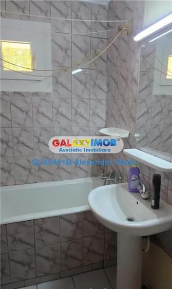 Apartament cu 3 camere semidecomandat în Baba Novac