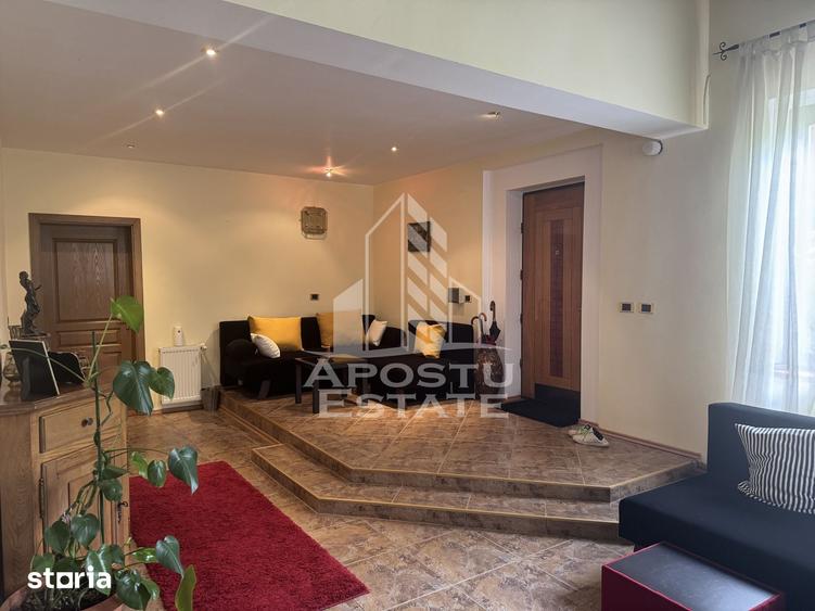 Casă cu 7 camere cu Teren 1752 Mp în Ghiroda