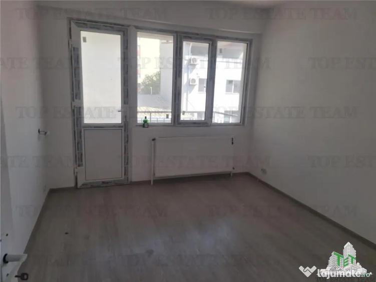 Casă cu 7 camere cu Teren 170 Mp în Tei