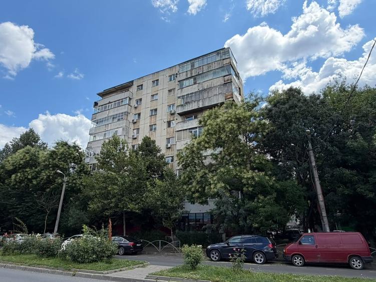 Apartament cu 3 camere decomandat în Militari