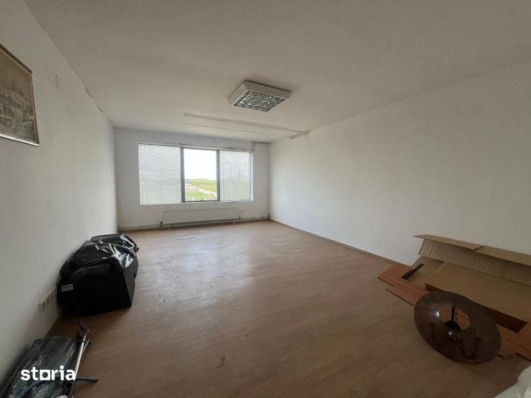 Spațiu comercial, de 564 mp, în Cârcea