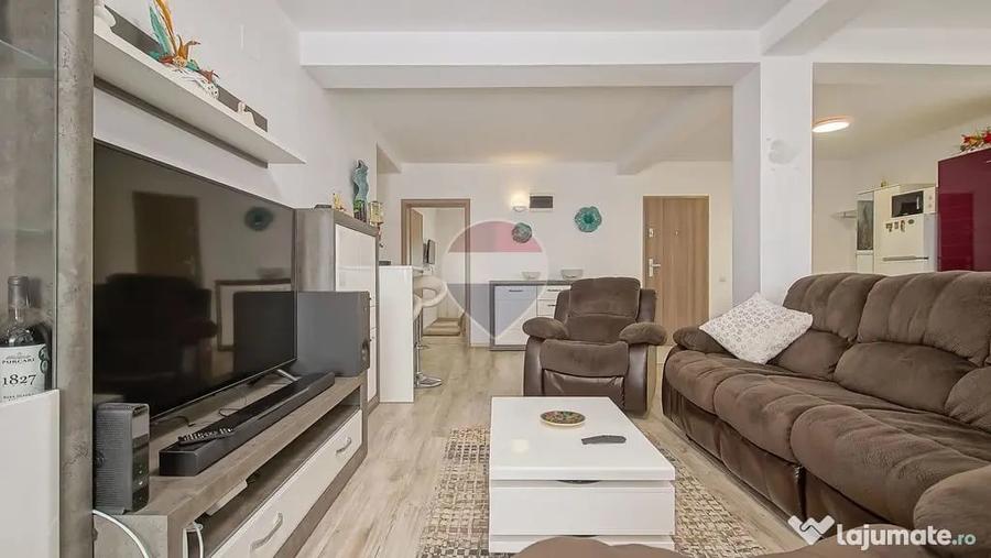 Apartament cu 4 camere decomandat în Clăbucet