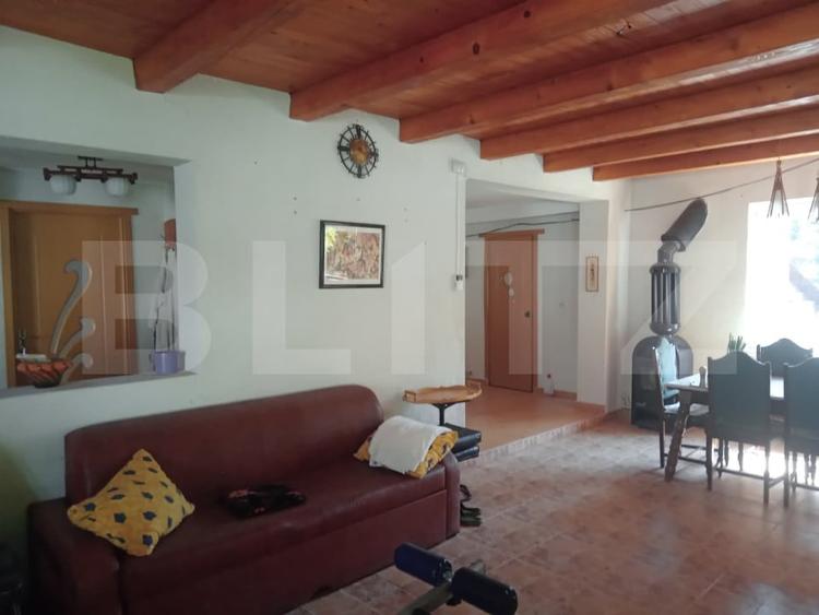 Casă individuală cu 5 camere cu Canalizare în Răstolița