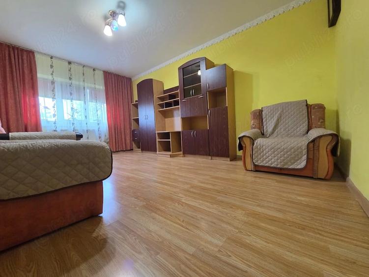Apartament cu 3 camere decomandat în E3