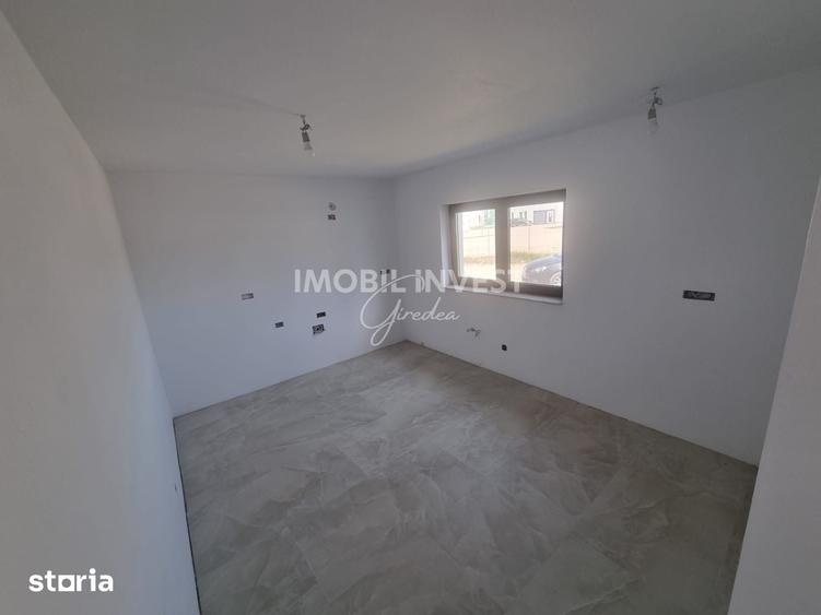 Casă cu 3 camere cu Teren 454 Mp în Cetate