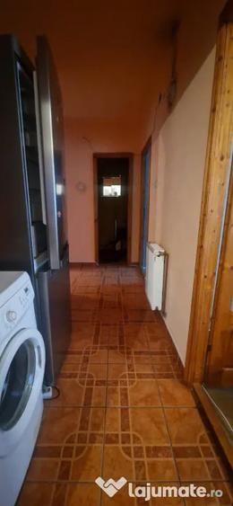 Apartament cu 3 camere decomandat în 1 Mai
