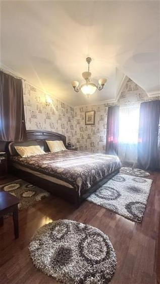 Casă individuală cu 7 camere cu Teren 660 Mp în Lazu