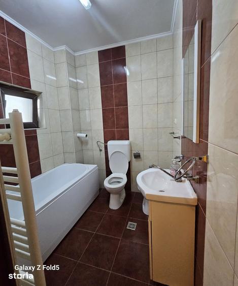 Casă cu 5 camere cu Teren 500 Mp în Central