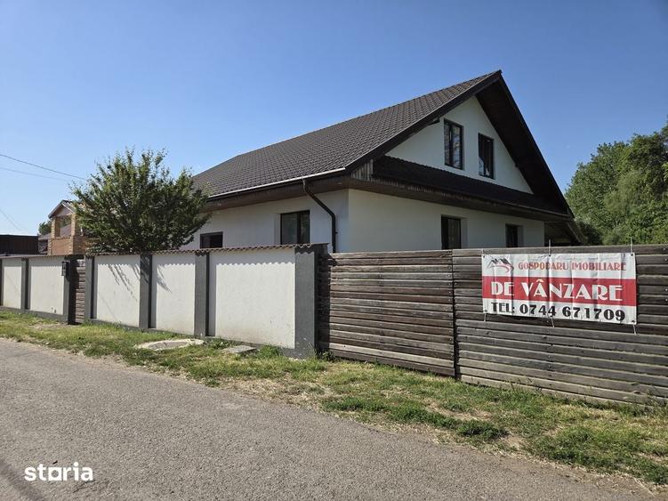 Casă cu 4 camere cu Teren 1118 Mp în Pufești