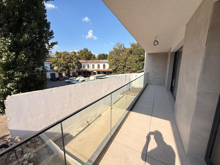 Apartament cu 3 camere semidecomandat în Unirii