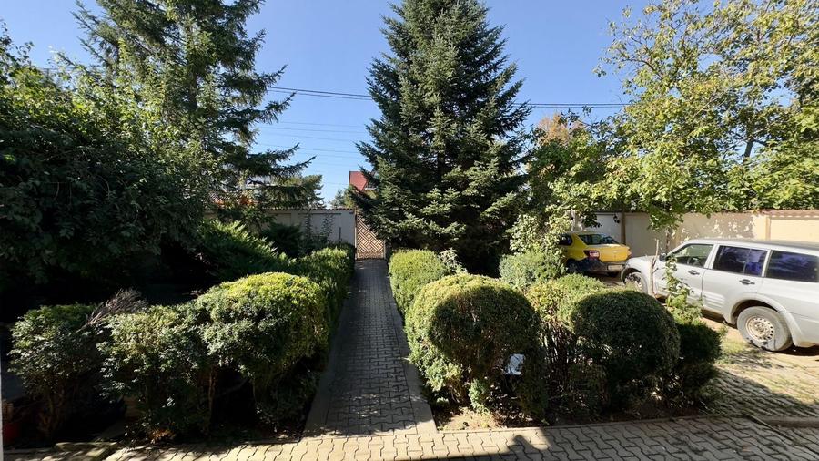 Casă individuală cu 8 camere cu Piscina în Tâncăbești
