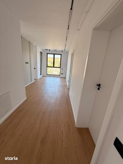 Casă cu 6 camere cu Teren 252 Mp în Florești