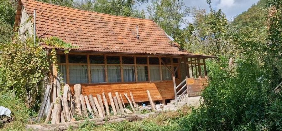 Casă cu 2 camere în Valea Mare