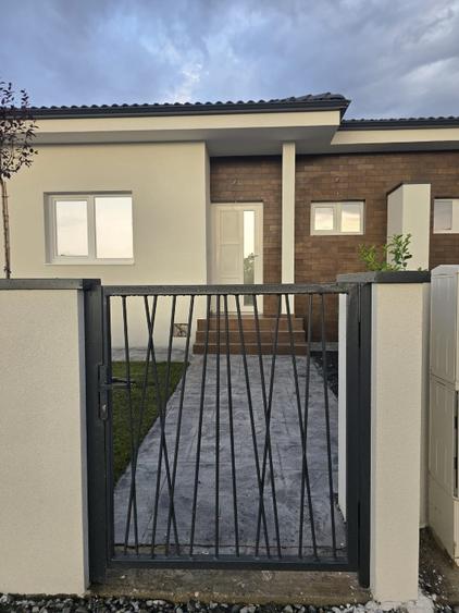 Casă individuală cu 3 camere cu Teren 321 Mp în Moșnița Nouă
