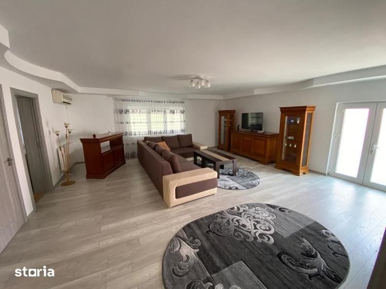 Casă cu 10 camere cu Teren 400 Mp în Central