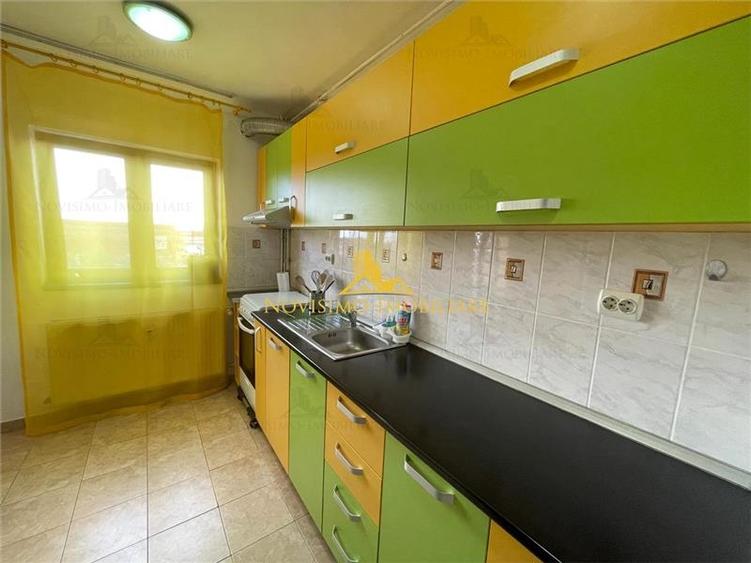 Apartament cu 3 camere decomandat în 9 Mai