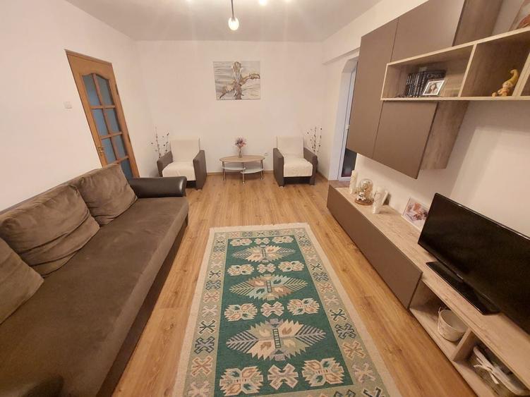 Apartament cu 2 camere decomandat în Central