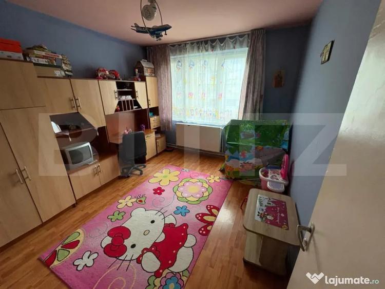 Apartament cu 2 camere semidecomandat, mobilat în Micro 4