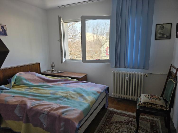 Apartament cu 4 camere decomandat, mobilat în Titan
