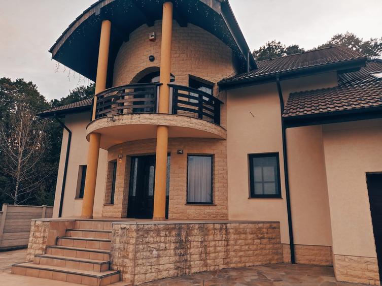 Casă individuală cu 5 camere cu Garaj în Trivale