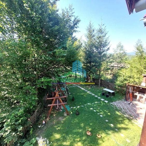 Casă cu 8 camere cu Teren 1050 Mp în Lepșa