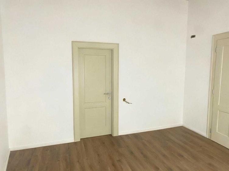 Apartament cu 3 camere semidecomandat în Lotrioara