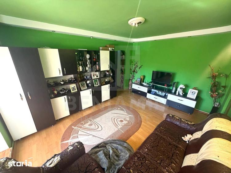 Apartament cu 3 camere semidecomandat în Craiovița Nouă