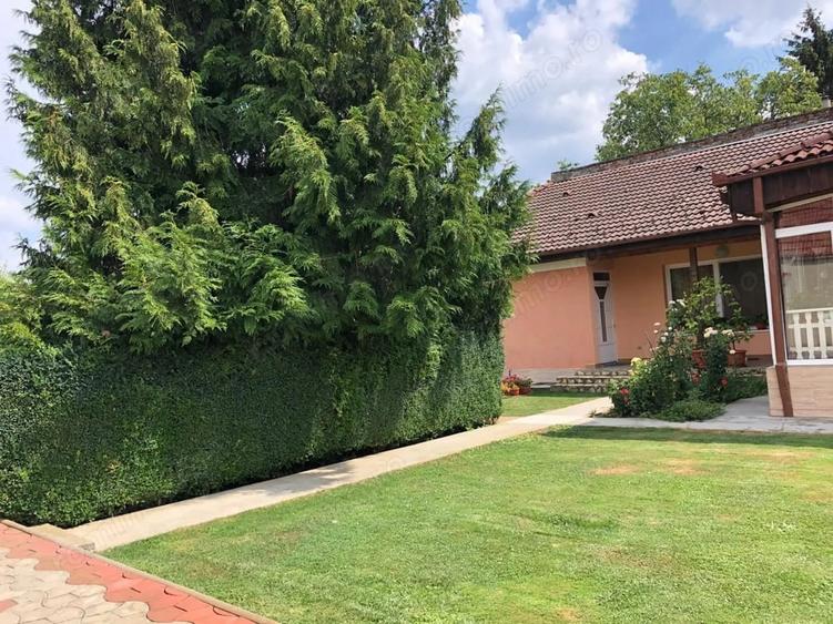 Casă cu 7 camere cu Teren 1100 Mp în Soarelui