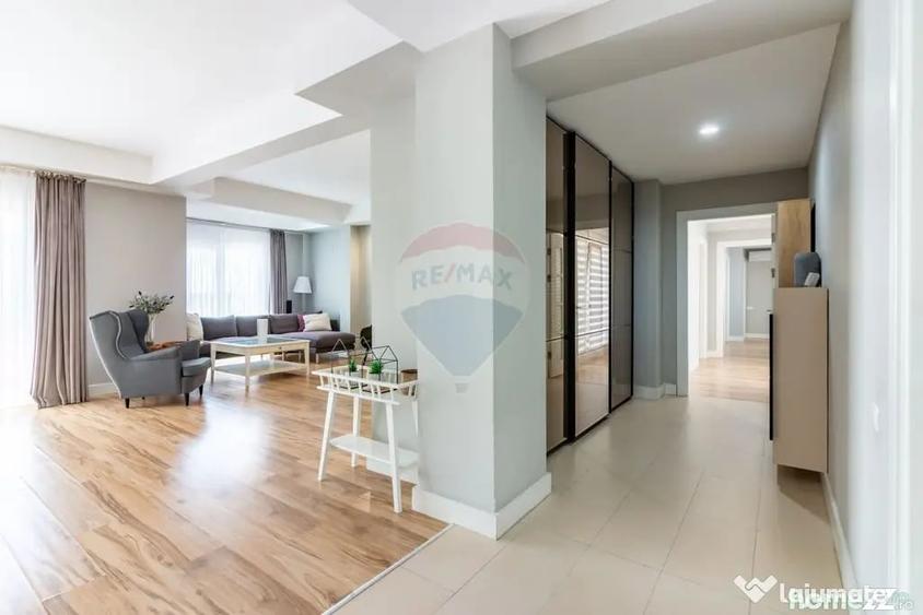Apartament cu 4 camere decomandat în Ștefăneștii de Jos
