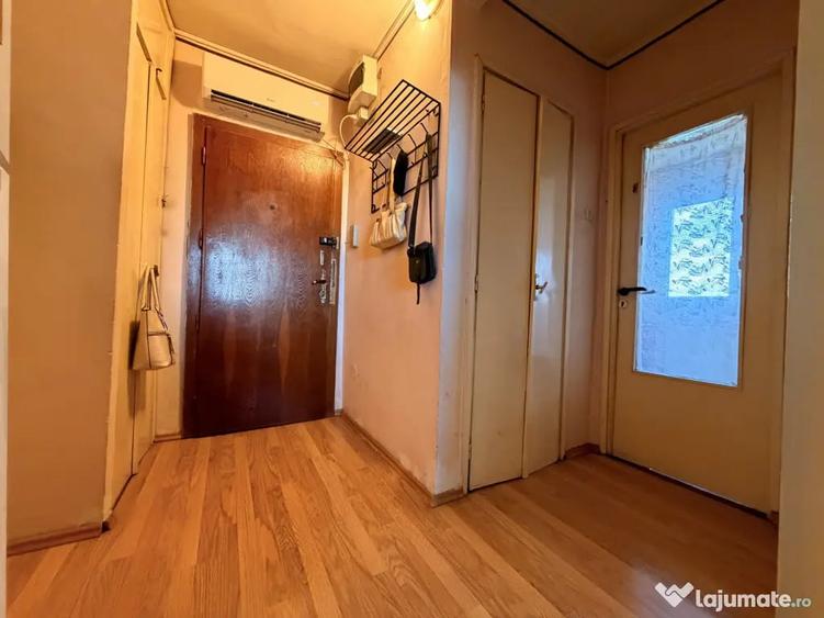 Apartament cu 2 camere decomandat în P-ța Victoriei