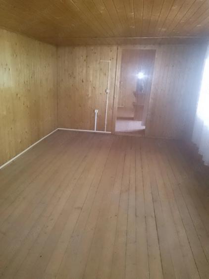 Casă cu 6 camere cu Teren 500 Mp în Moșnița Veche