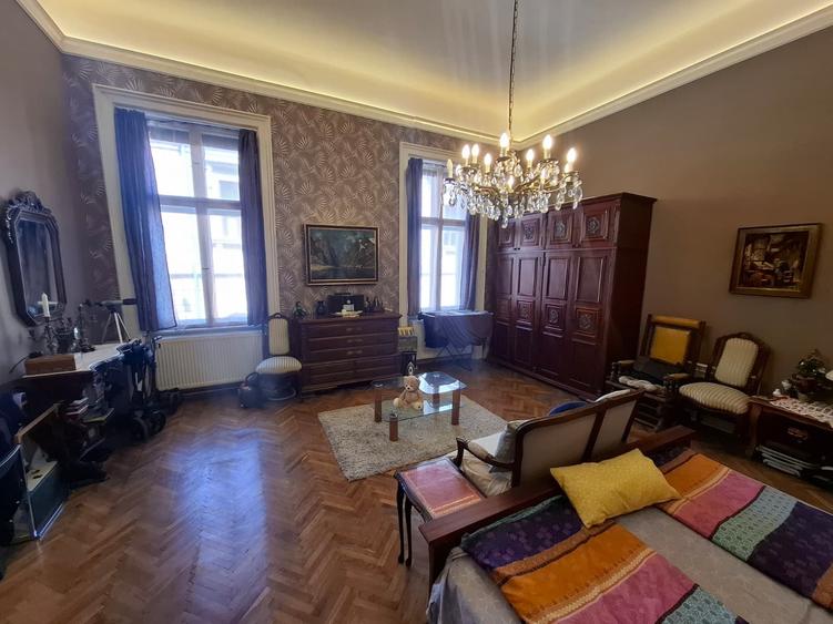 Apartament cu 3 camere semidecomandat în Central