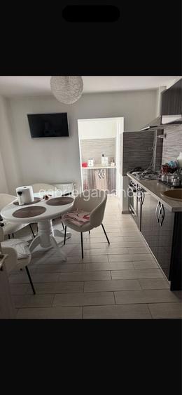 Vand apartament cu 4 camere