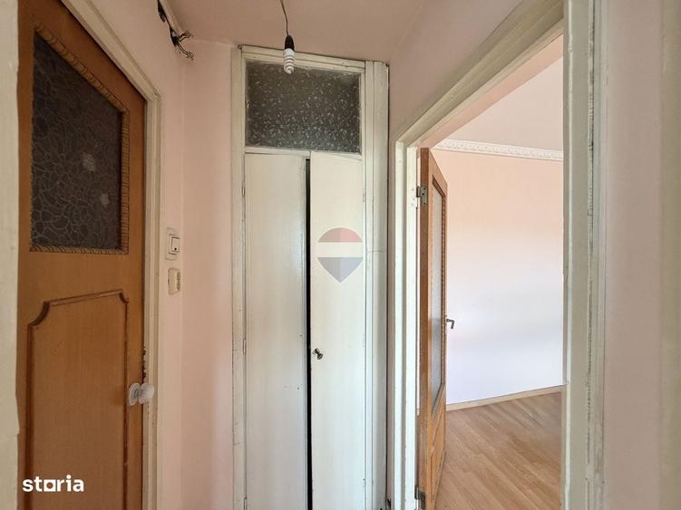 Apartament cu 3 camere semidecomandat în Dobroești