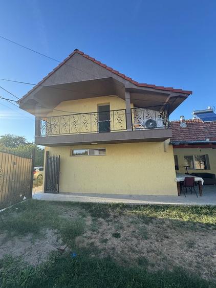 Casă individuală cu 7 camere cu Canalizare în Sărsig