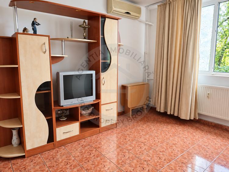 Apartament cu 4 camere semidecomandat, mobilat în Drumul Taberei