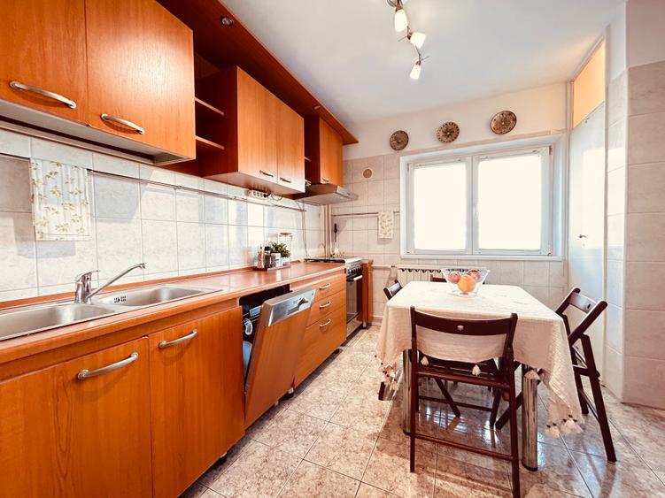 Apartament cu 3 camere decomandat în 13 Septembrie