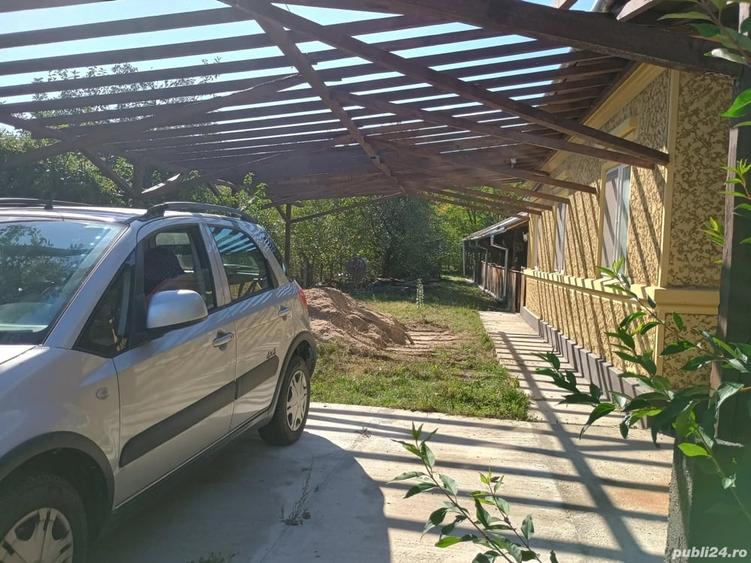 Casă cu 5 camere cu Teren 2509 Mp în Icoana