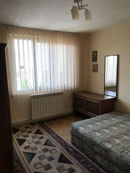 Apartament cu 3 camere în Uiești