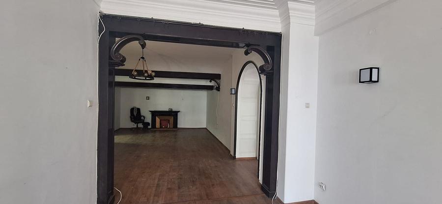 Apartament cu 4 camere decomandat în Magheru