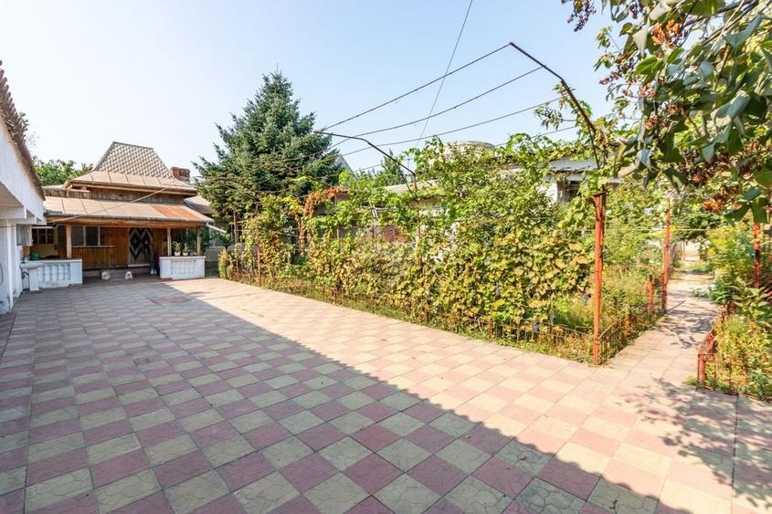 Casă individuală cu 5 camere cu Teren 649 Mp în Central