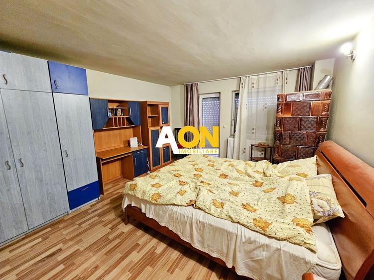 Casă individuală cu 5 camere cu Canalizare în Cetate