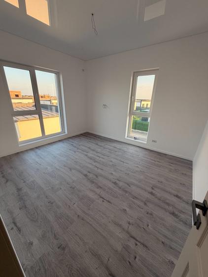 Casă individuală cu 4 camere cu Teren 500 Mp în Vidra