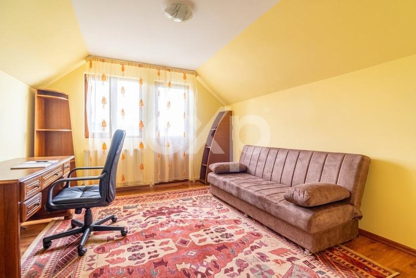 Casă individuală cu 5 camere cu Canalizare în Podul Vadului