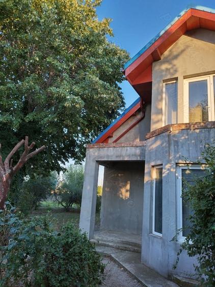 Casă cu 4 camere cu Teren 1500 Mp în Ciochina
