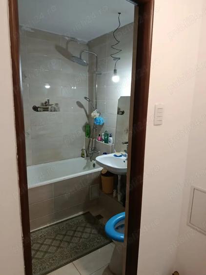 Apartament cu 3 camere semidecomandat în Militari