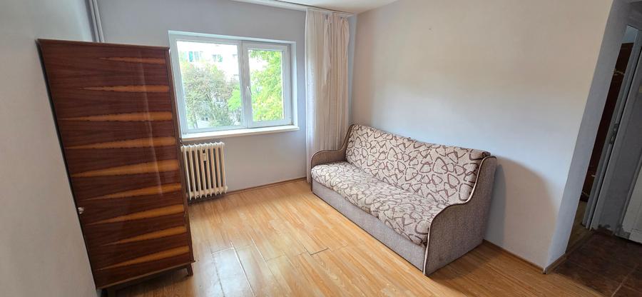 Apartament cu 2 camere semidecomandat în Podu Roș