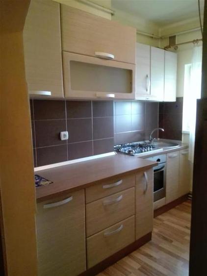 Apartament cu 2 camere semidecomandat, mobilat în Tractorul