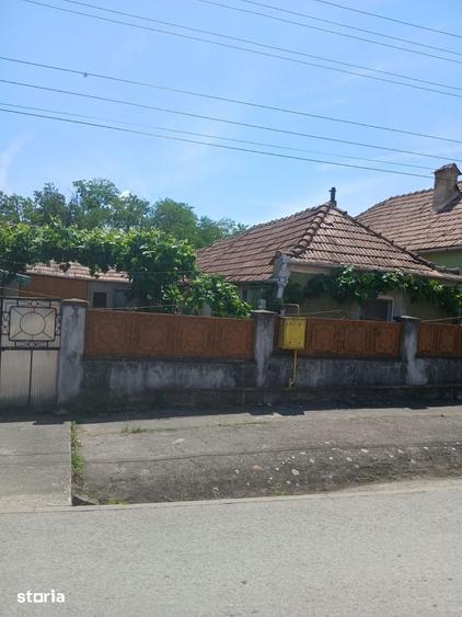 Casă cu 4 camere cu Teren 500 Mp în Săliștea