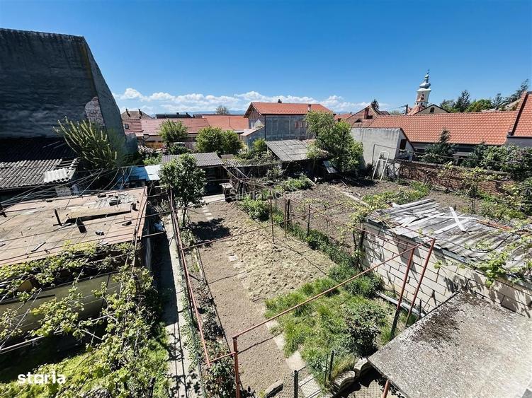 Casa de vanzare 4 camere, demisol amenajat, curte Piata Cluj